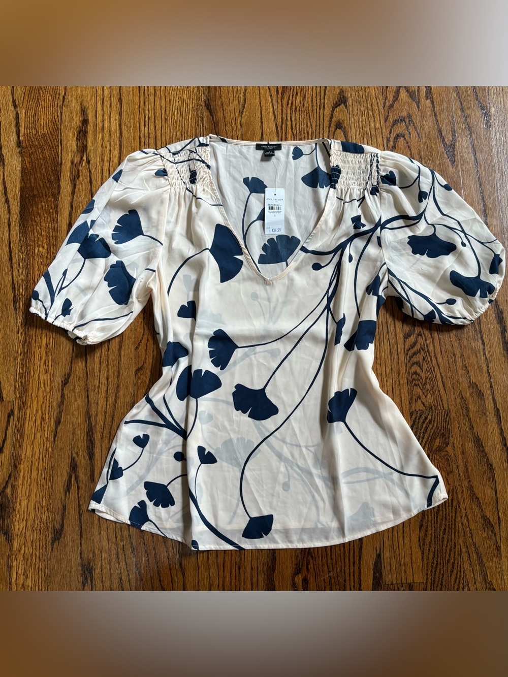 Ann Taylor Factory Ivory Navy Floral V-Neck Smocked Puff Sleeve Blouse Size S